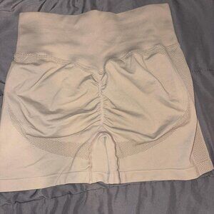 peachybunz tan gymshorts  #dyfne...